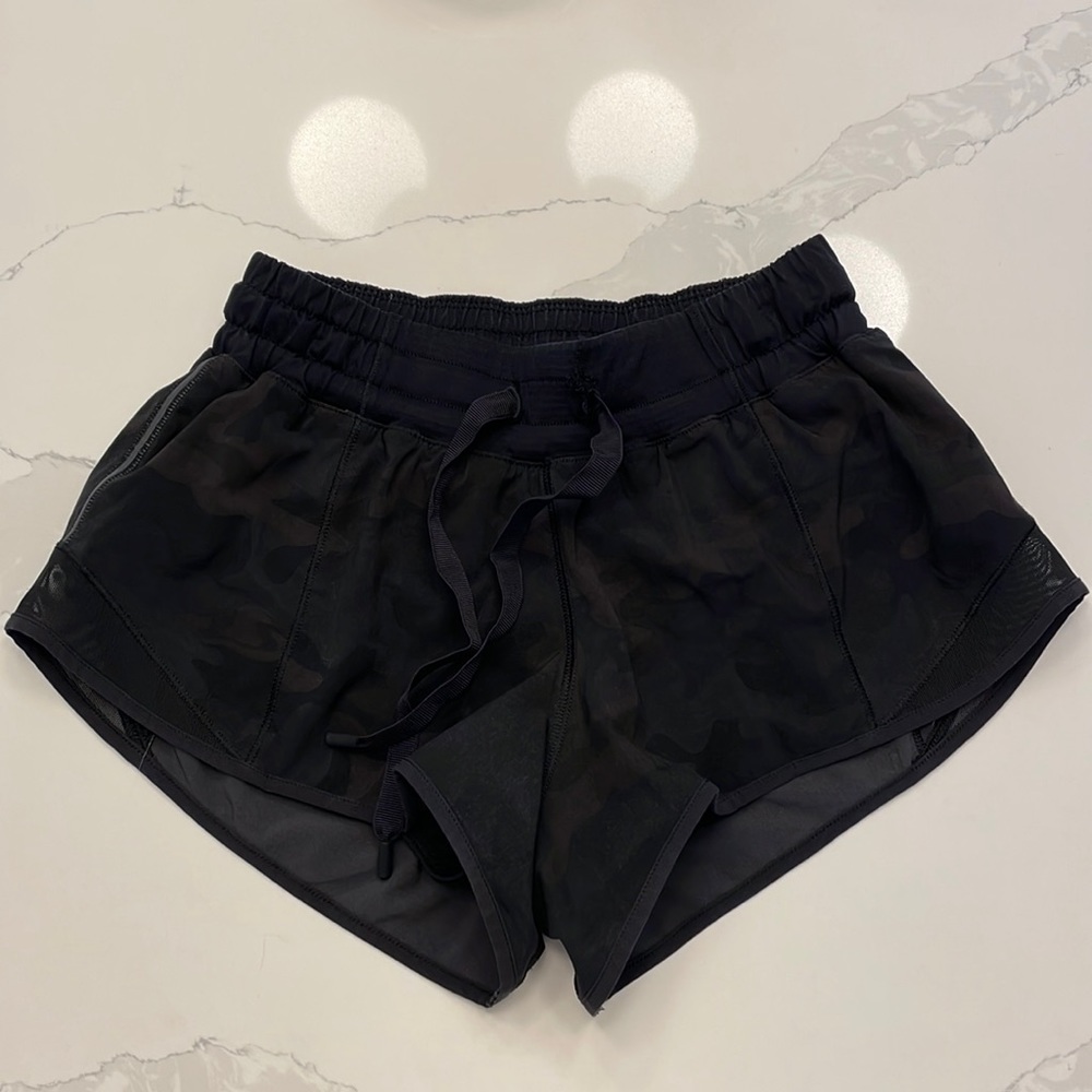 Lululemon Hotty Hot Lined Short 2.5"